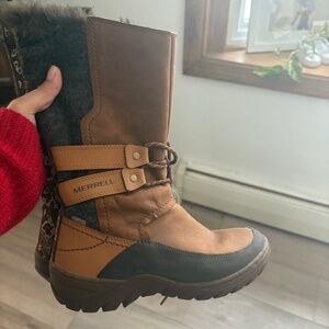 Merrell women boots 5.5